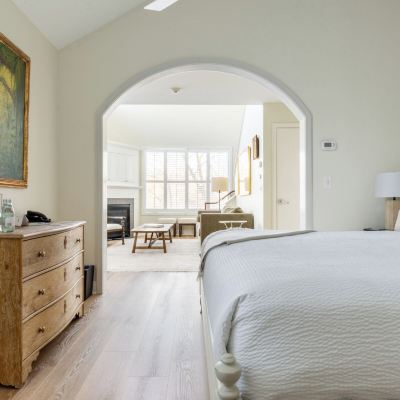 Grand King Suite-Non-Smoking Briar Barn Inn Promo Code