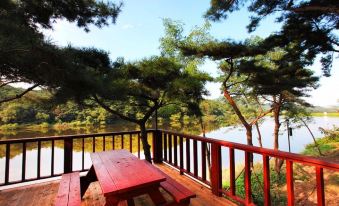 Gyeongju Lakeside Waltz Pension