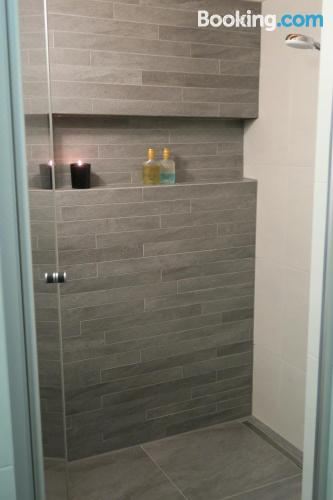 带阳台的两卧室公寓