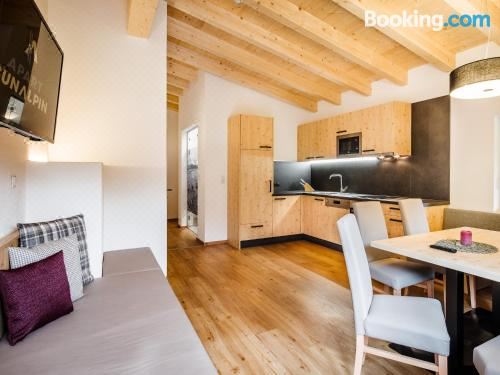 舒适两卧室公寓 - 带阳台