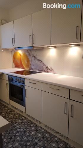 带露台的三卧室公寓