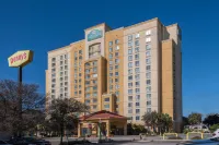 La Quinta Inn & Suites by Wyndham San Antonio Riverwalk Hôtels à : 