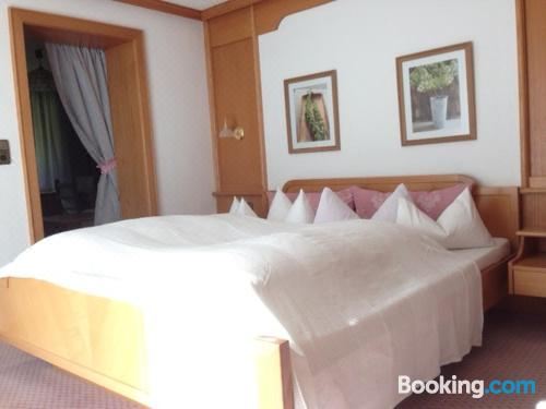 带山景的双人间