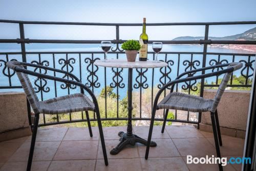 带露台的海景一室公寓