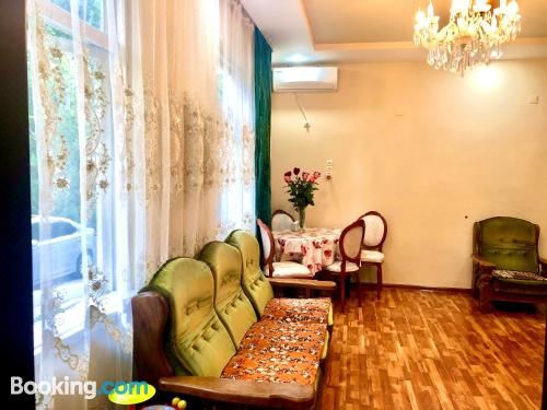 带山景的双人间