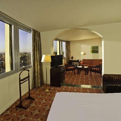 Queen Junior Suite with Lounge City View