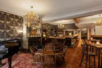 Hadley's Orient Hotel