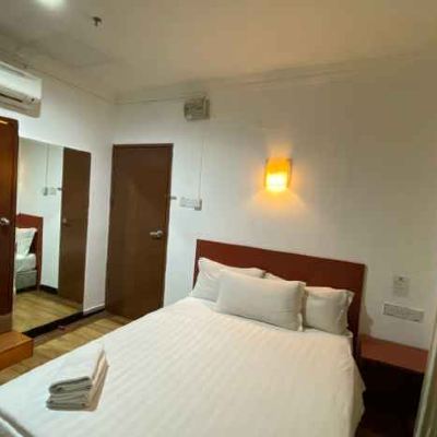 Bilik Deluxe Queen Kupon OYO 89847 Switz Paradise Hotel