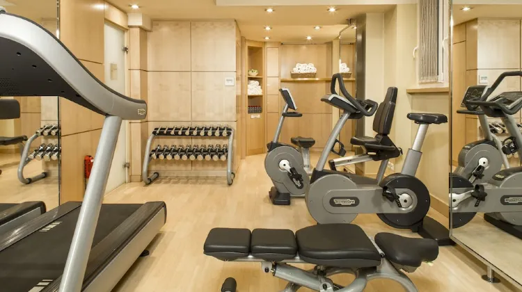 ホテル デュ ルーブル パリ 施設