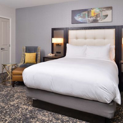 Queen Room DoubleTree by Hilton Hotel Utica Promo Code