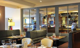 The White Lion Hotel - Housity
