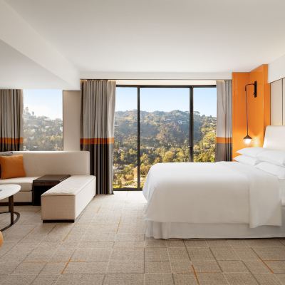 Planner King Suite Club Lounge Access