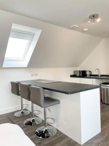 Cosy Country Modern Studio with Patio Space. One-Bedroom Apartment