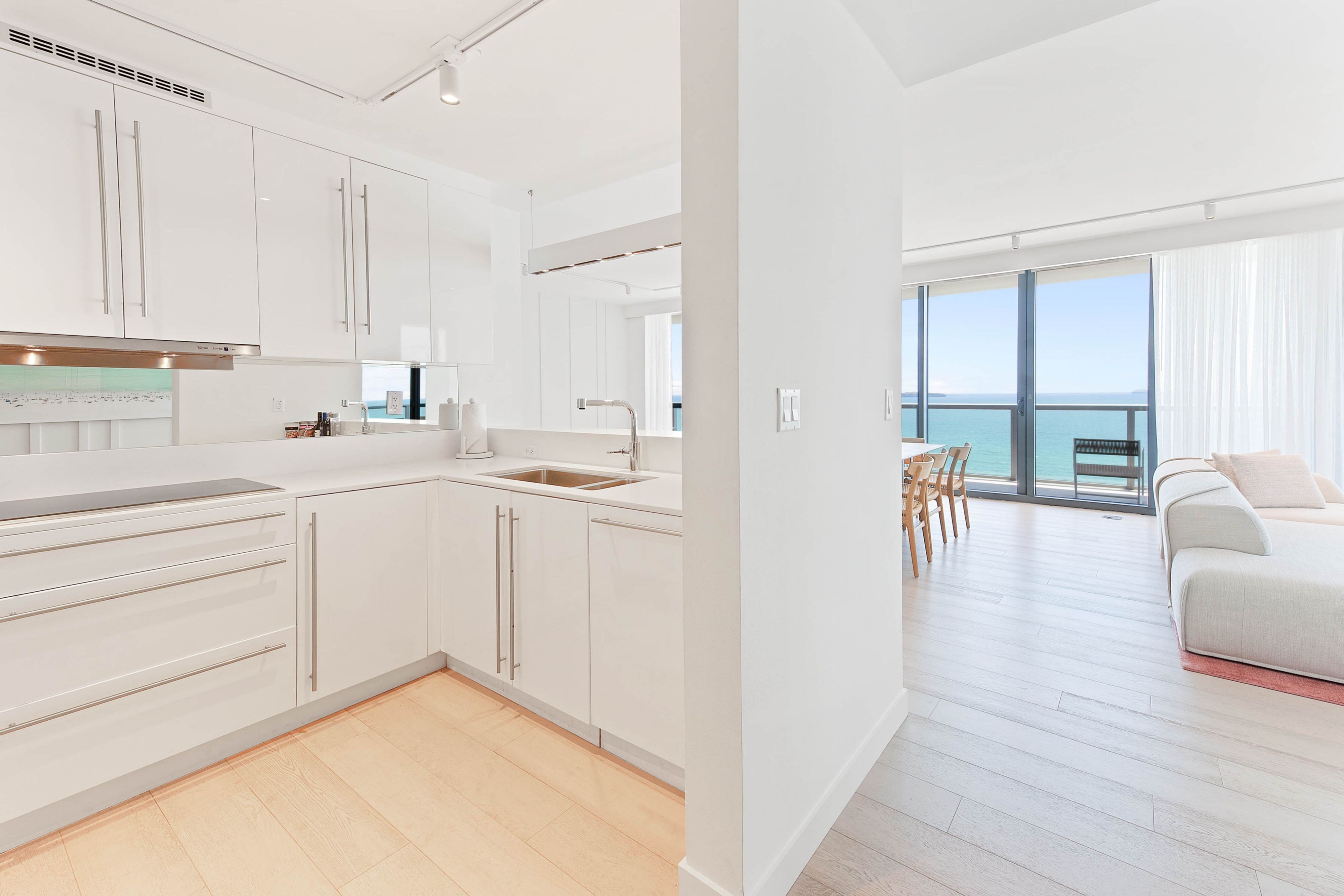 奢华海滨3.5卧室套房，高楼层，阳台