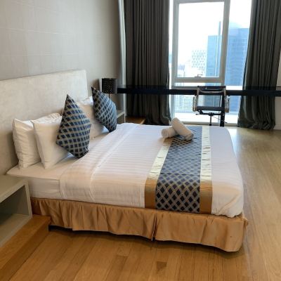 Deluxe Three Bedroom Apartment with City View Kupon The Hollwood Suites at Platinum