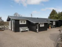 "Ylermi" - 1.5km from the Sea Hotels in Dronningmølle