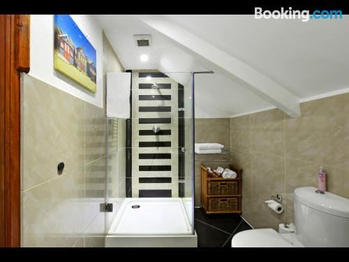 帶陽臺的優質山景房-大床雙人床