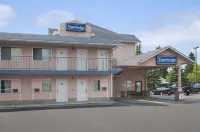 Travelodge by Wyndham Edmonton Airport Hotels in 