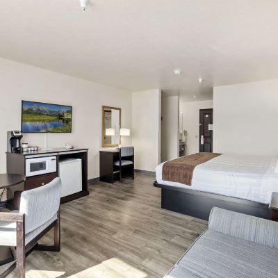 1 King Bed, Non-Smoking, Love Seat, Microwave and Refrigerator, Table and Chairs, Flat Screen Television, Desk SureStay Hotel by Best Western Twin Falls Promo Code