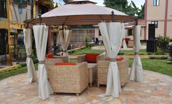 Signature Hotel Apartments - Housity