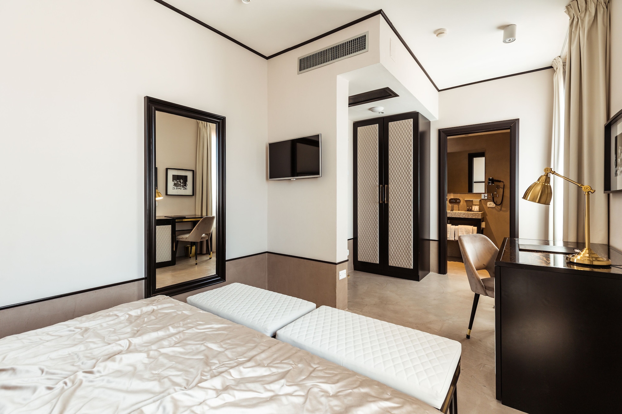 高级双人房，带一张双人床