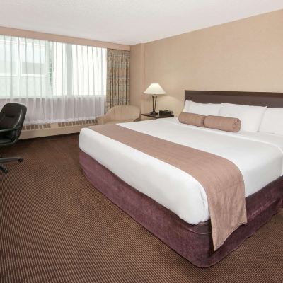 特大床房 卡爾加里市中心華美達酒店優惠