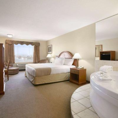 King Room With Jetted Tub-Non-Smoking Super 8 by Wyndham High Level AB Promo Code