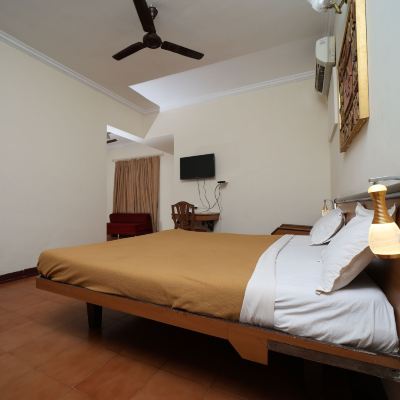 King Deluxe Quadruple Room Gujarat Bhavan Hotel Promo Code