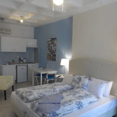 Seafront Studios and Apartments
