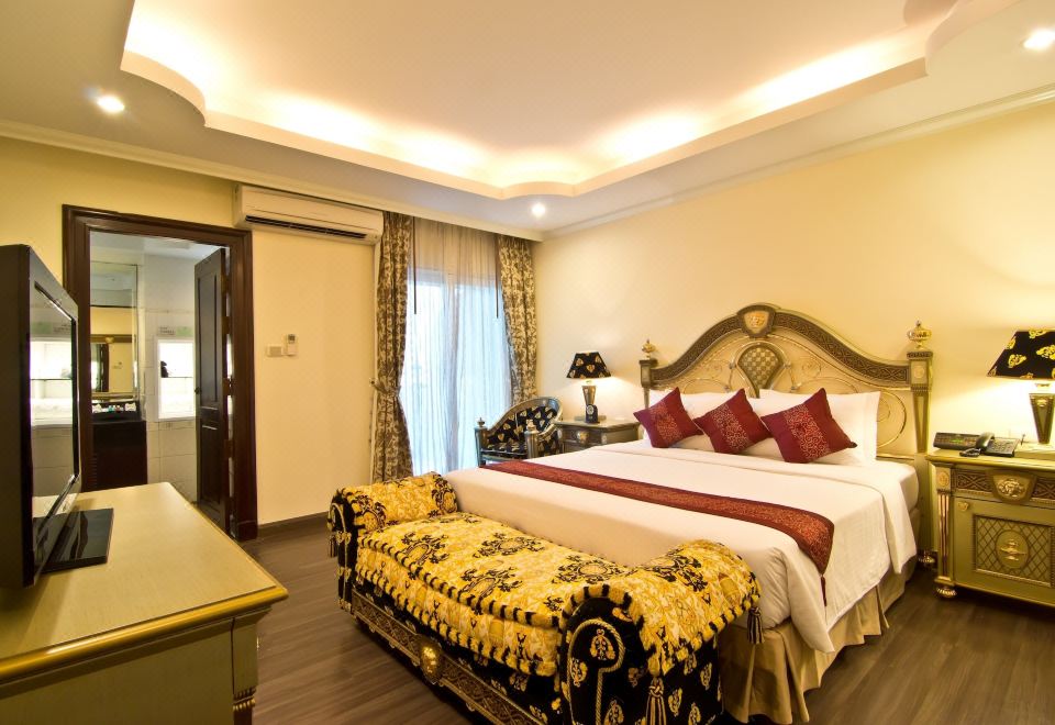 LK Royal SuiteVersace Suite