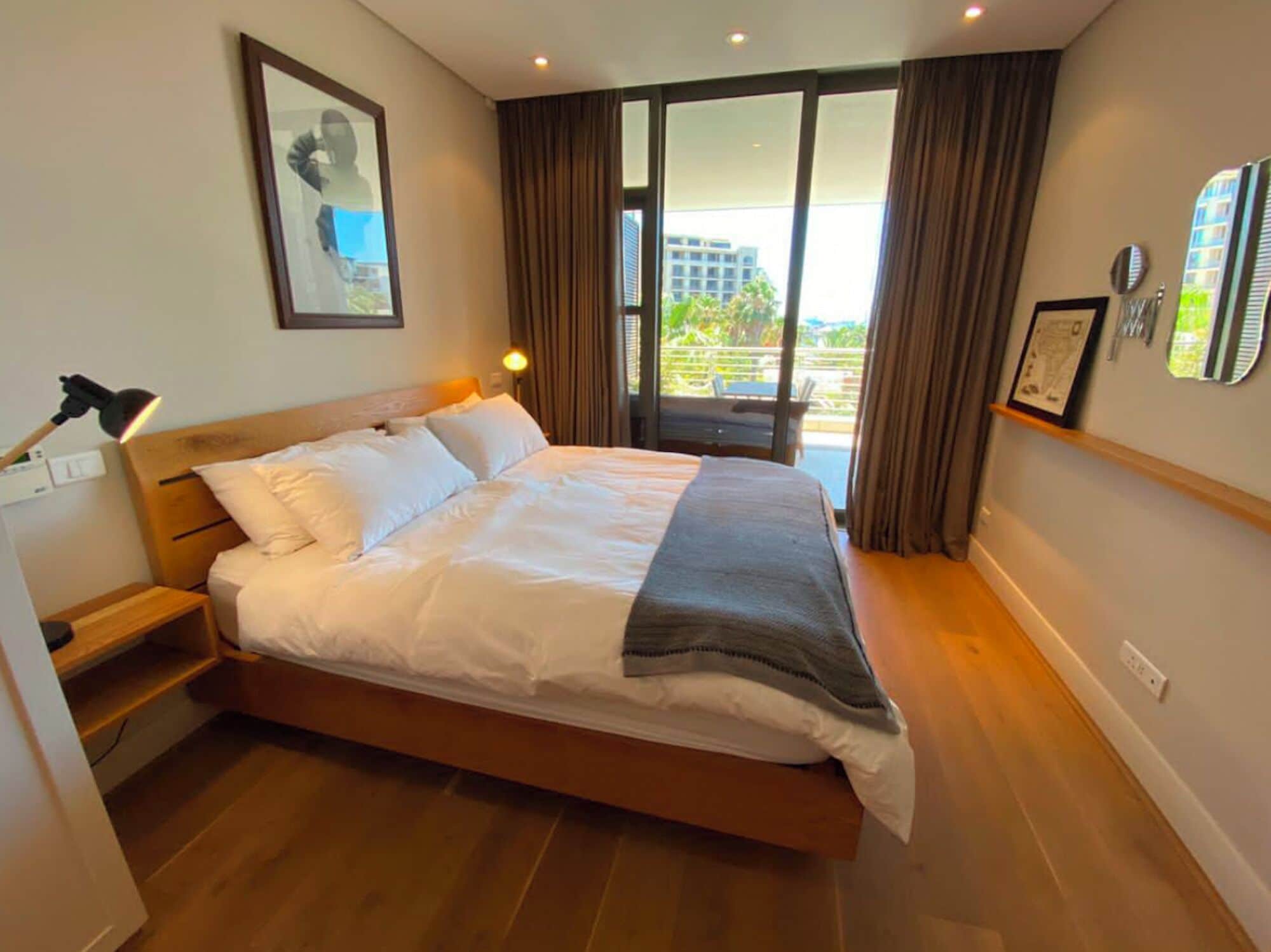 Mountain Marina Luxury Apartments尊贵一卧室公寓