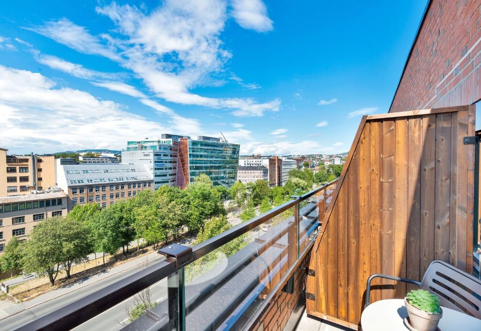 带阳台的两人迷你一室公寓