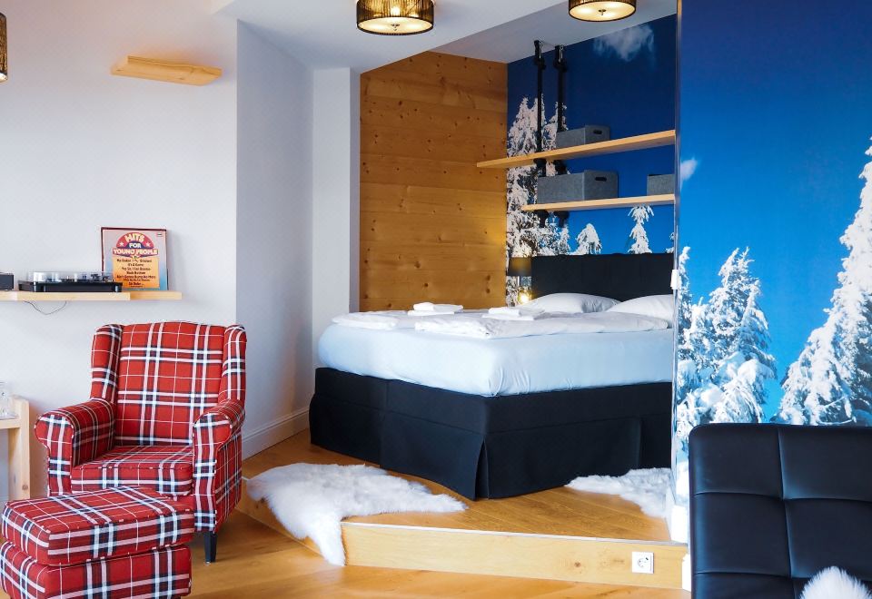 阿尔卑恋豪华客房， 阳台， Boxspring床， 胶囊咖啡机， Lp唱机