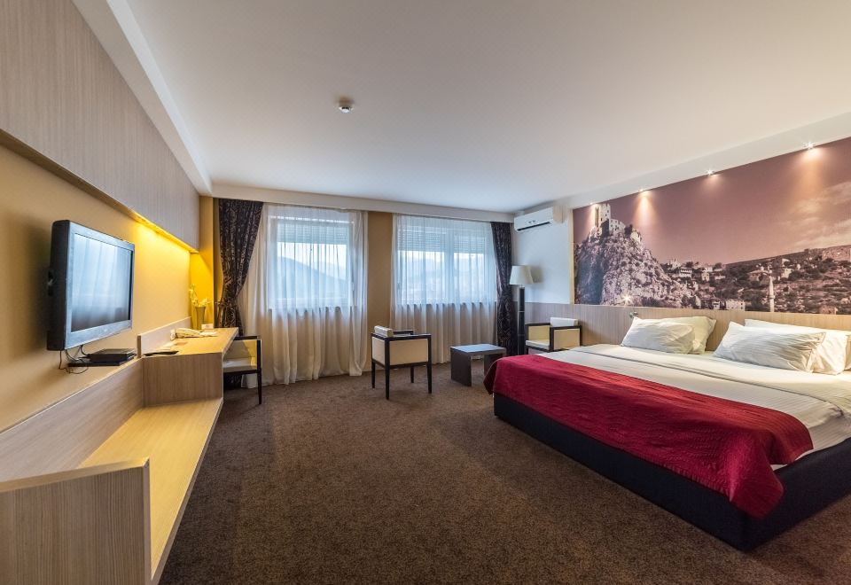 豪华套房， 1 张特大床， 无障碍， 无烟房