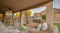 Massive 5 Bdrm Getaway WPool, Hot Tub, Game Room