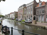 Canal house top floor in historic center Gouda 고우타 호텔
