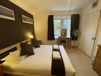 Oakhurst Gatwick B&B