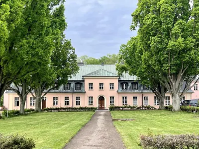 Dworek Bielin Hotel di 