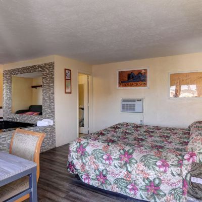 Deluxe Room, 1 King Bed, Pool View (King Jacuzzi Suite) Drake Inn Promo Code