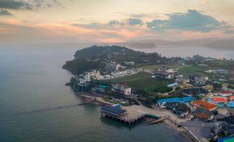 Taean (Anmyeondo) Sunrise Landscape Pension