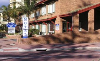 Glenelg Dockside Motel