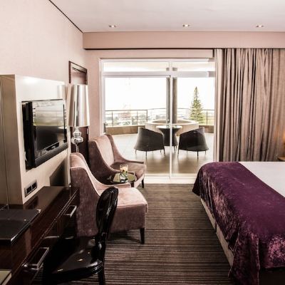 Low Floor Deluxe Room with Balcony and Shower 1 King bed
