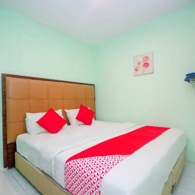 Bilik Deluxe King Kupon OYO 624 Aero Hotel