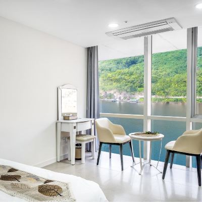 DeluxeDouble random Puffins Bay Hotel Gapyeong 쿠폰
