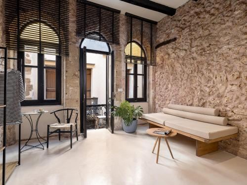 带阳台的三人房