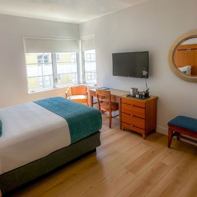 Room, 1 Queen Bed, Accessible, Partial Ocean View