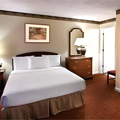 Queen Studio Luxbury Inn & Suites Promo Code