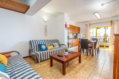 高级一卧室带阳台公寓