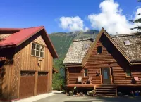 Sandy Beach Retreat Sunrise Studio- Steps from Sandy Beach & Treadwell Trail!