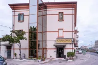 Atika & Atif - Hotel Autoespresso Venice